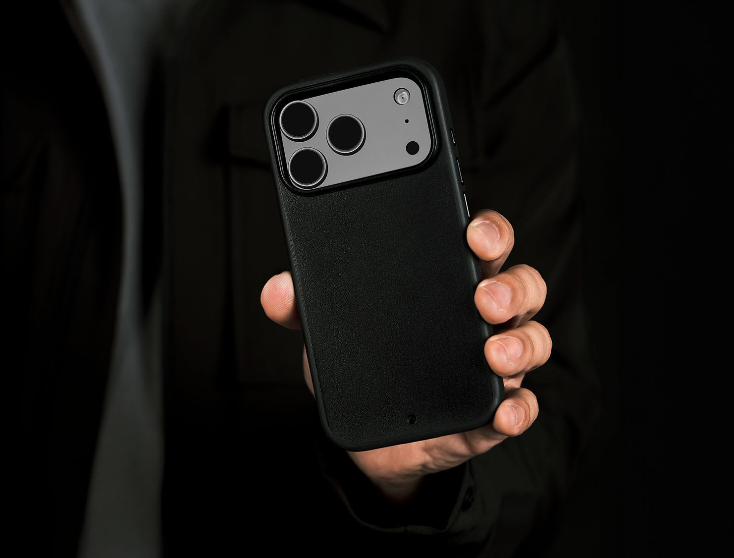 Caudabe Synthesis Slim Protective Case MagSafe iPhone 17 Pro 6.3 - Black