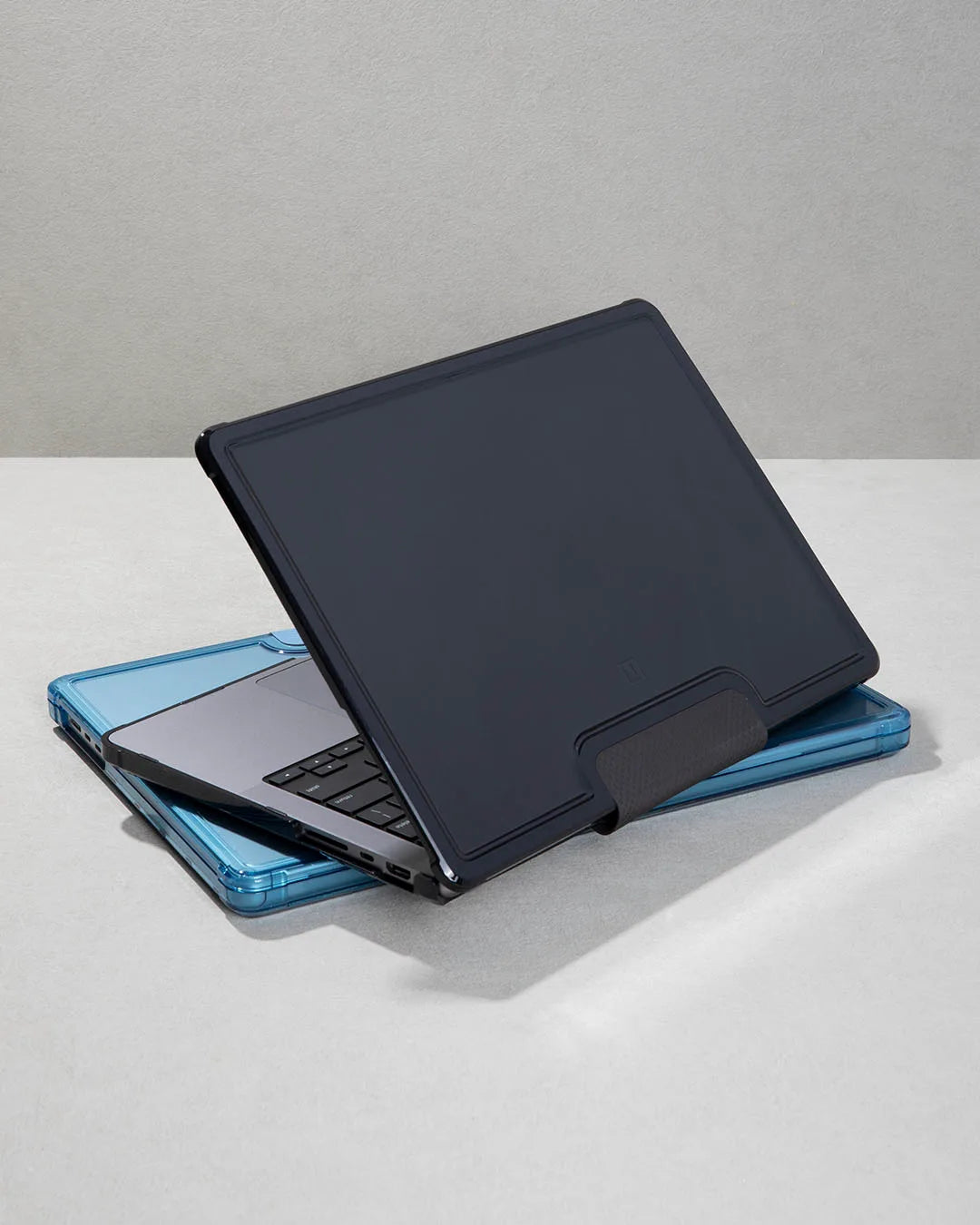 UAG Lucent Case MacBook Air 13 inch M2 / M3 / M4 2022-2025 Cerulean
