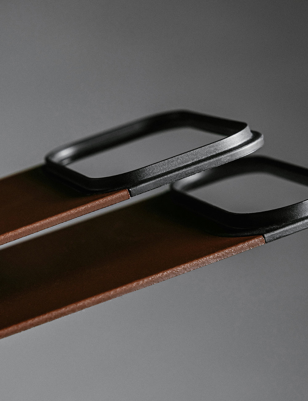 nomad horween case for iphone 17 pro brown side profile