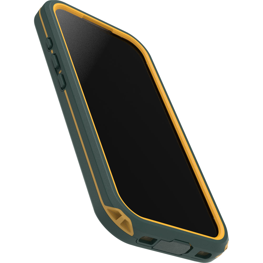 otterbox fre magsafe case for iphone 17 standard green lifestyle shot