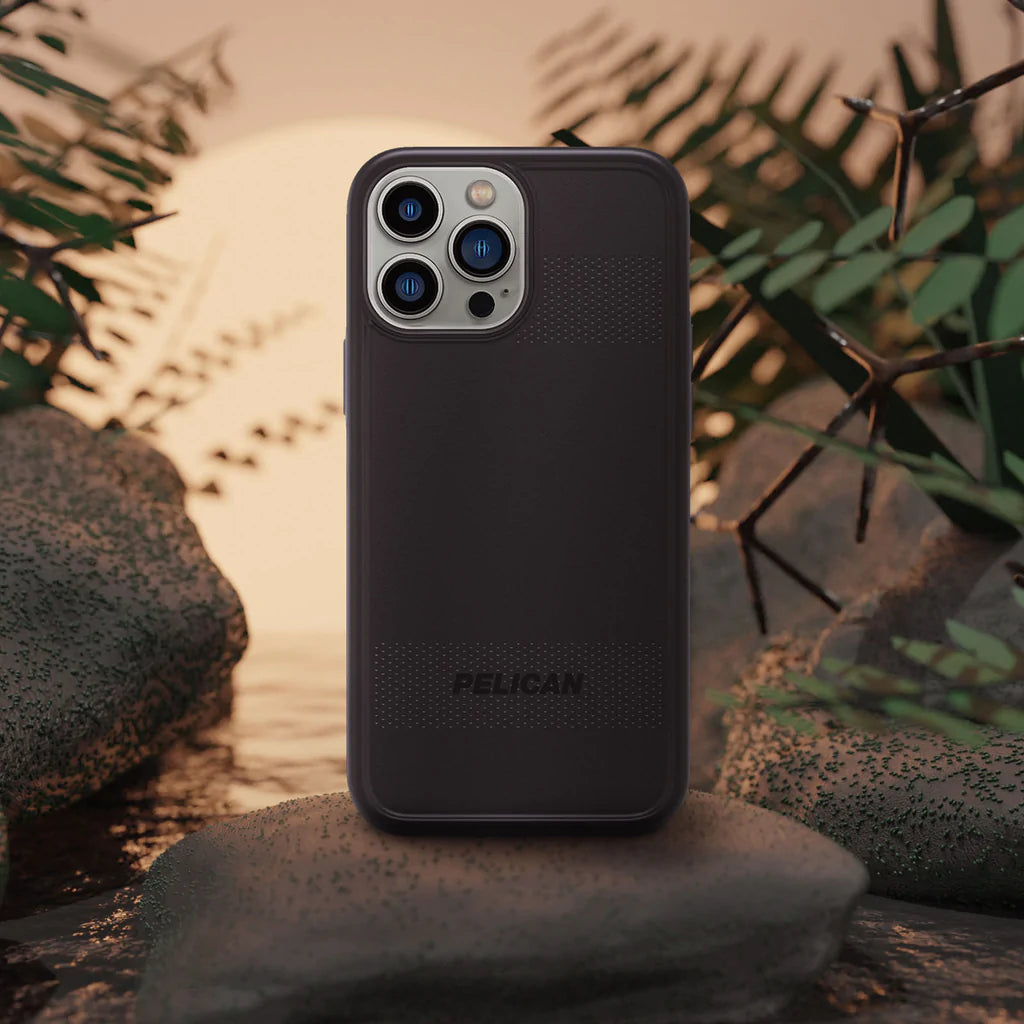 Pelican Protector Rugged Case & MagSafe Built-in iPhone 14 Standard 6.1 - Black