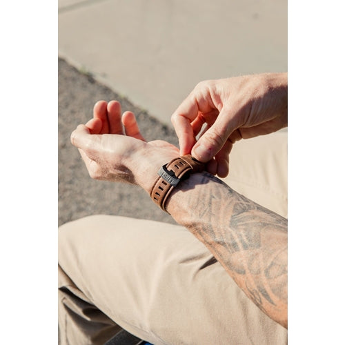 UAG Apple Watch Leather Range Strap 44 / 42mm - Brown 8